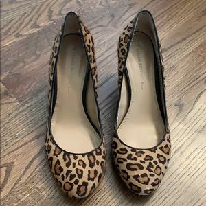Leopard short haired pumps